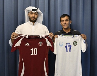 Өзбекстан ұлттық құрама командасы  Қатарға қарсы ақ түсті киімде ойнайды