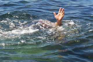 Каналда чўкаётган фуқаро қутқарилди