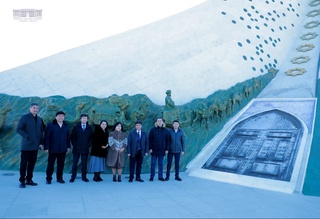 Yosh qozoq shoirlarining "Yuz she'r" to'plami o'zbek tilida chop etildi