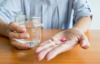 Дори воситаларини қандай суюқлик билан ичган маъқул?