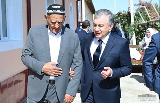 Shavkat Mirziyoyev visits Khiva district