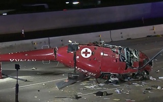 В США на автомагистраль упал вертолет: трое пострадавших