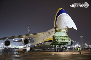 В аэропорту Ташкента встретили уникальный груз для Сырдарьинской ПГУ