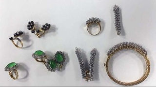 В аэропорту «Ташкент» пресечена попытка незаконного ввоза ювелирных украшений с бриллиантами