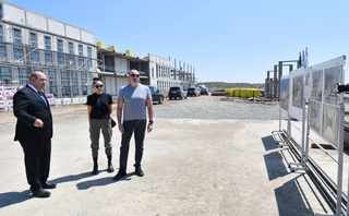 Ozarbayjon rahbari Togʻli Qorabogʻda Oʻzbekiston tomonidan qurilayotgan maktab bilan tanishdi