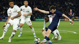 Сольные голы Дезире Дуэ и Хвичи Кварацхелия украсили победу ПСЖ над «Астон Виллой»