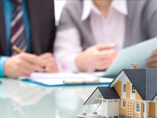 Ko‘p kvartirali uylardagi ko‘chmas mulk bilan bog‘liq bitimlar qarzdorlik mavjud emasligi tekshirilgandan so‘ng tasdiqlanadi