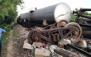 Shri-Lankada poyezd fillar podasi bilan to'qnashib ketdi