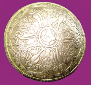 Челак косалари Луврда намойиш этилади