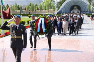 Уважение участников Второй мировой войны и тех, кто самоотверженно трудился за линией фронта в тылу, - одно из приоритетных направлений социальной политики Узбекистана