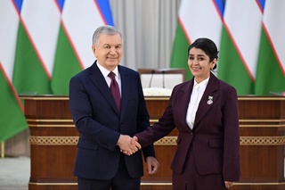 Намояндагони сазовори соҳаи тиб ва фармасевтика сарфароз гардонда шуданд