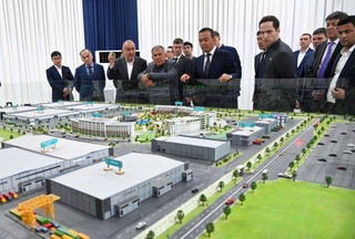 Раис Татарстана вместе с хокимом Сурхандарьинской области посетил свободную торговую зону «Айритом» в Термезе