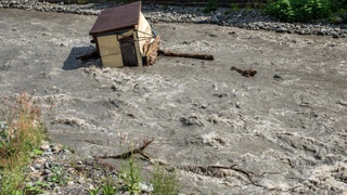 Қирғизистоннинг бир неча қишлоқларига сел келди, айрим ҳудудларда фавқулодда ҳолат жорий қилинди