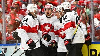 В полуфиналах чемпионата мира хоккеисты США разгромили Швецию, а Швейцария вынесла Данию