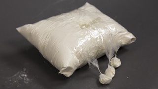 Нидерландияда банан жойланган контейнерда уч тоннадан ортиқ кокаин топилди