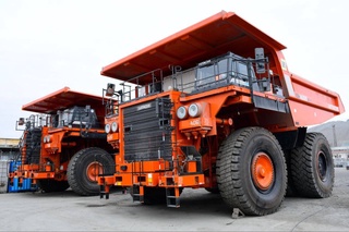 На рудник Мурунтау поставлены новые автосамосвалы