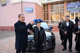 Otamurod Rayimboevga Prezident sovg'asi — BYD Chazor topshirildi