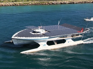 Дунёнинг энг йирик қуёш панелли кемаси