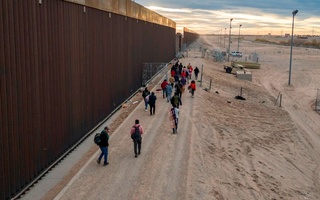 Дональд Трамп АҚШнинг Мексика билан чегарасида фавқулодда ҳолат эълон қилди