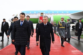 Президент Узбекистана прибыл в Астану