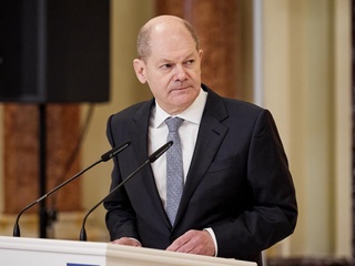 Бундестаг выразил вотум недоверия канцлеру Шольцу