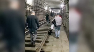 Машинист токоприёмникда учқун чиқаётганини кўриб, поездни фавқулодда тўхтатган