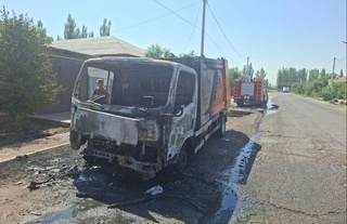 Тошкент вилоятида махсус юк автомобиль ёниб кетди
