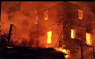 Екатеринбург шаҳрида портлашдан кейин кучли ёнғин содир бўлди