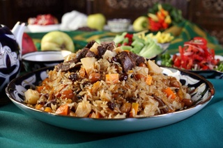 Ҳокимияти Тошканд барои эҳтиёҷмандон оши бепул ташкил кард - руйхати нуқтаҳои хуроки умумӣ