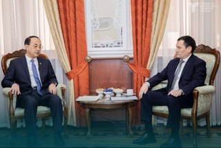 Масъалаҳои ҳамкорӣ бо ширкати чинии CRRC баррасӣ шуданд