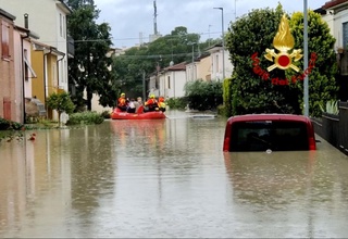 Италияда сув тошқини туфайли 28 минг киши хавфсиз жойга кўчирилди