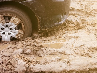 Ҳиндистон шимолида юзага келган сув тошқини ва кўчки туфайли 40 киши ҳалок бўлди