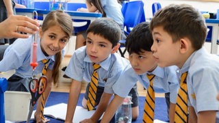 Хусусий мактабда “Zoom” орқали олиб борилган таълимдан ота-оналар  мутлақо норози