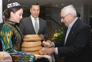 Президенти Федератсияи байналхалқии волейбол ба Ӯзбекистон омад