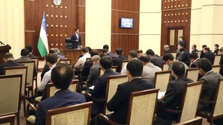 Инвестициялар, ташқи савдо ва саноатни ривожлантириш соҳаларидаги долзарб масалалар муҳокама қилинди