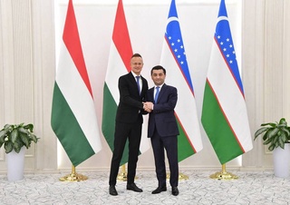 Роҳбари ВКХ Ӯзбекистон бо вазири корҳои хориҷӣ ва савдои Венгрия мулоқот анҷом дод