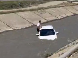 Бошқарувни йўқотган "Некция-3" каналга тушиб, оқиб кетди