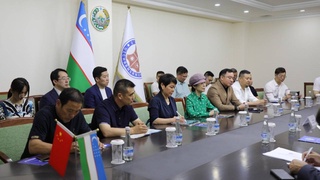 В Ассоциации «Узчармсаноат» прошла встреча с представительной делегацией из Китая