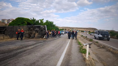 Туркияда автобус ағдарилиб кетди, жабрланганлар бор
