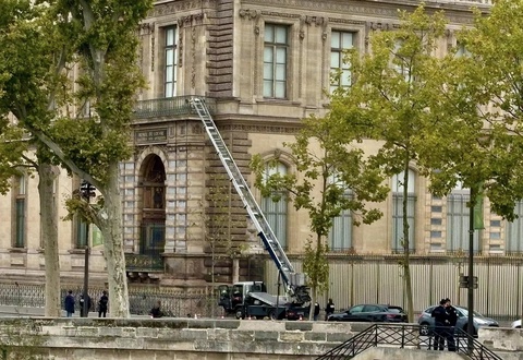 Fransiyada ommaviy hibsga olishlar paytida Luvrdan o'g'irlangan qimmatbaho buyumlar topilmadi