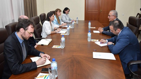 Мулоқот бо Сафири Иттиҳоди Аврупо ва Намояндаи доимии Барномаи рушди СММ дар Ӯзбекистон баргузор гардид