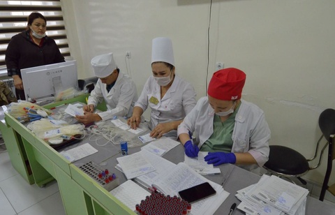 Донорлар  қайырлы иске қол урды