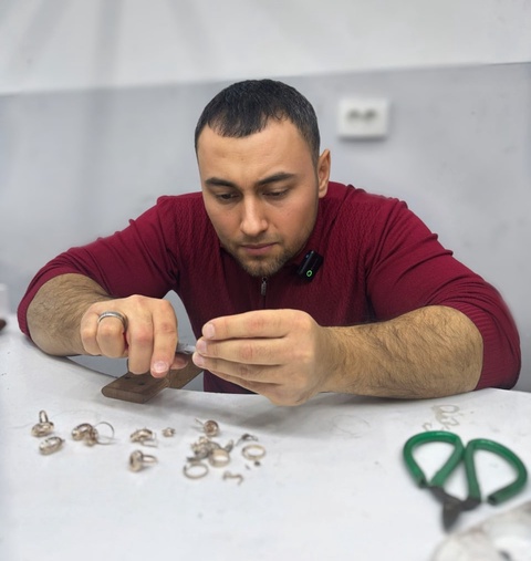 Интервью с ювелиром из Гулистона: Секреты успеха и стремление к развитию ремесел