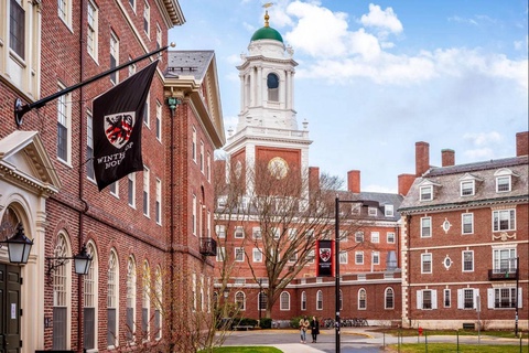 The United States has banned the admission of international students to Harvard
