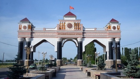 Qirg'iziston Prezidenti Jalolobod shahri nomini Manas deb o'zgartirish haqidagi qonunni imzolandi