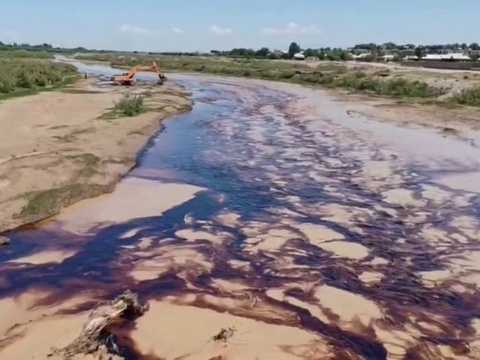 Бойсунда нефть аралаш суюқлик дарёга оқиб кетгани бўйича 8,5 миллиард сўмдан ортиқ компенсация тўлови ҳисобланди