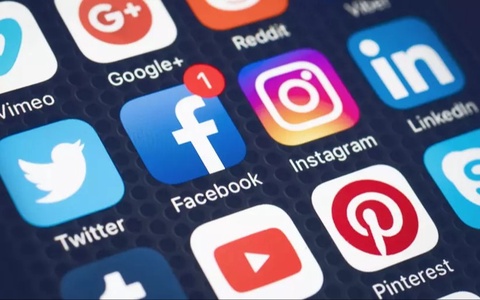 Премьер Чехии поддержал запрет соцсетей для подростков