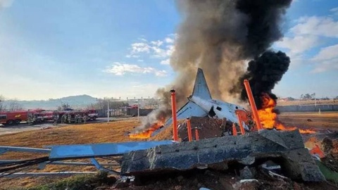 Қубла Кореяда қоныў ўақтында жолаўшы самолёт апатқа ушырады