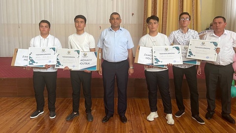 Самарқандда 4-қаватдан тушиб кетган қизни қутқариб қолган йигитлар тақдирланди