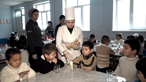 Кейтеринг усылында сапалы аўқатлар жеткерилип берилмекте